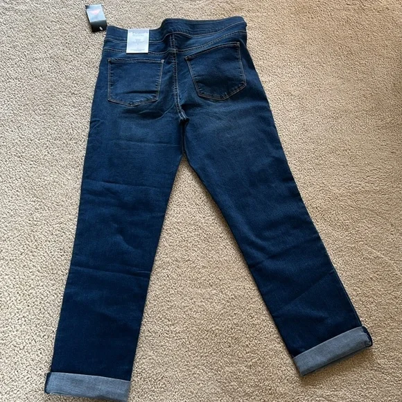 Croft and Barrow Relaxed Girlfriend pull on jeans. - Picture 3 of 5